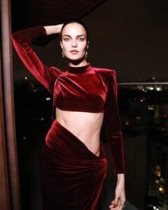 Barbara Fialho:in red
