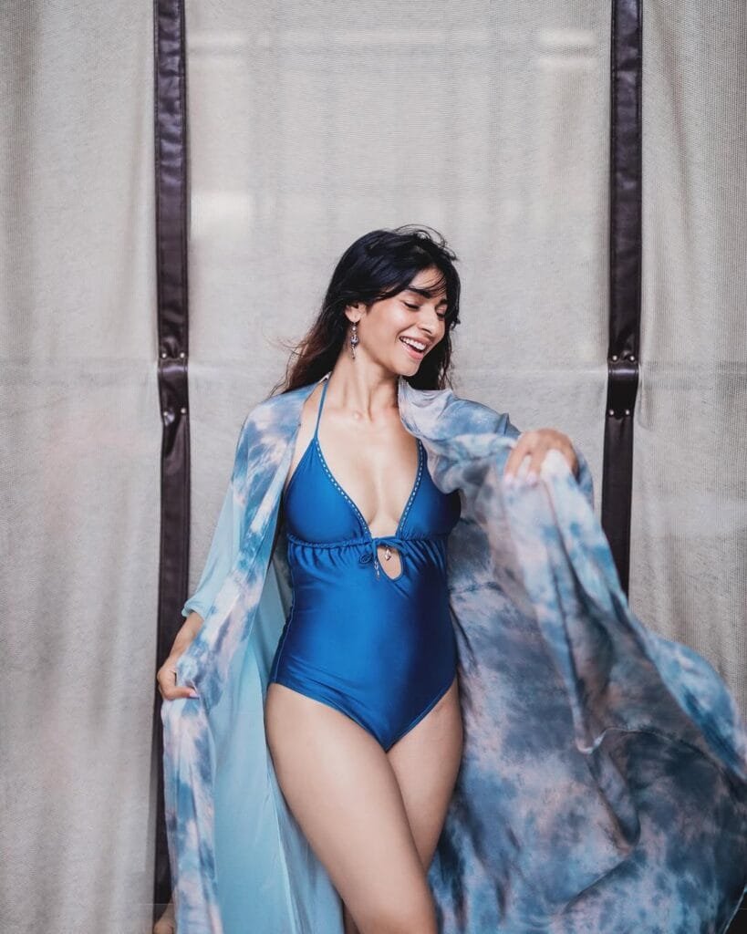 Tanishaa Mukerji bio:looking good