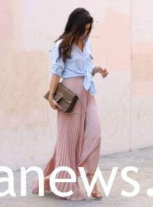 Summer Outfits with Maxi Skirts: pose