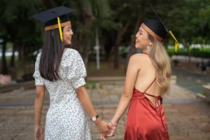 Graduation Outfits for College Students: friend
