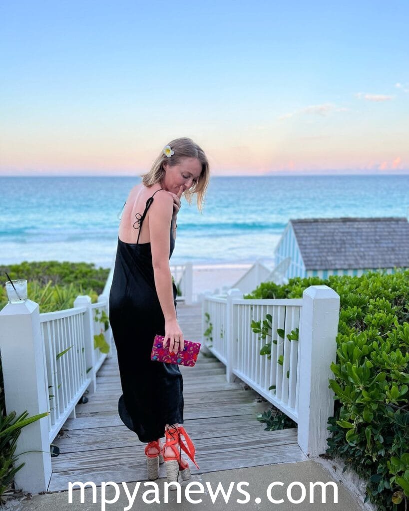 India Oxenberg bio and dress