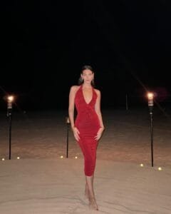 Vittoria Ceretti bikini:Looking good in red