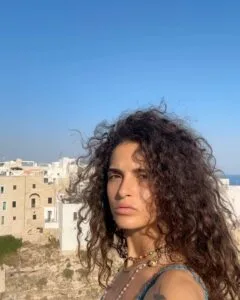 Chiara Scelsi hair: hot and messy