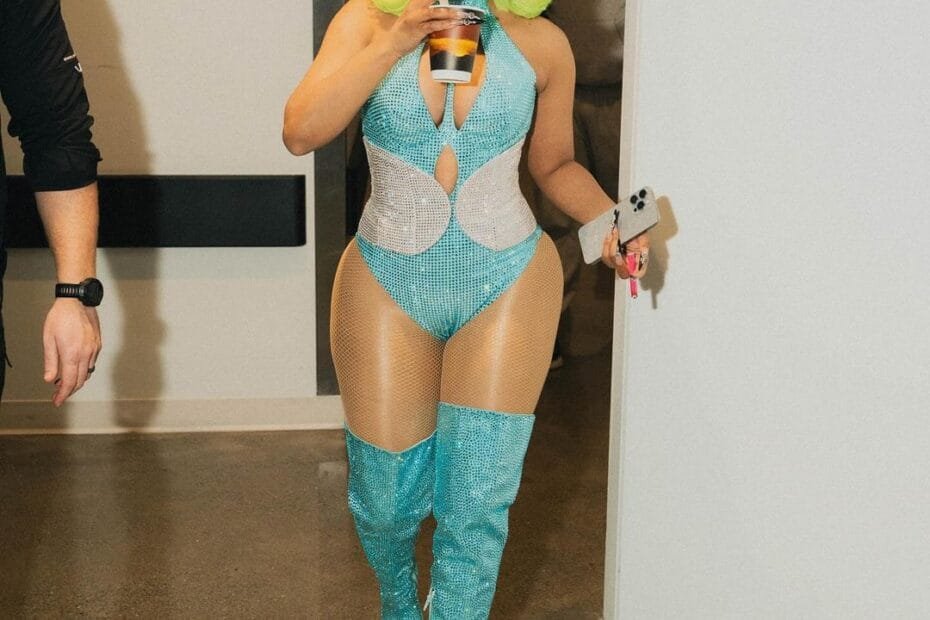 Nicki Minaj's Net Worth:on a sky blue hot bikini