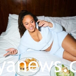 Nia Sioux Bikini: white 