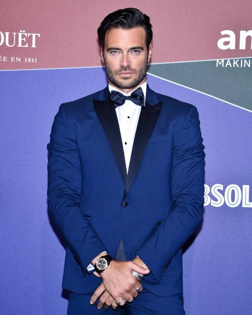 Giulio Berruti Red Carpet:in blue