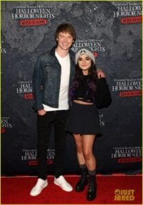 Alyvia Alyn Lind: on a black outfit
