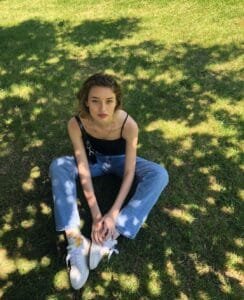 Giulia Maenza fashion; hot in trouser