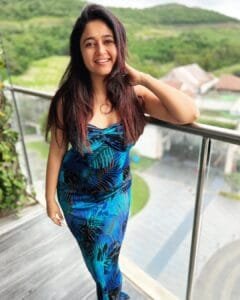 Poonam Bajwa:looking good