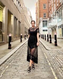 Amber Le Bon:in black