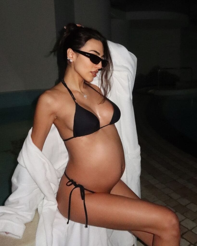 Giulia Salemi Bikini:looking sexy