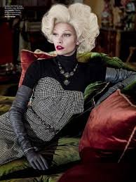 Aline Weber fancy curls