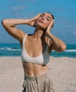 Gal Gadot Bikini:looking good