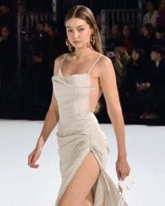 Angelina Jolie:looking good
