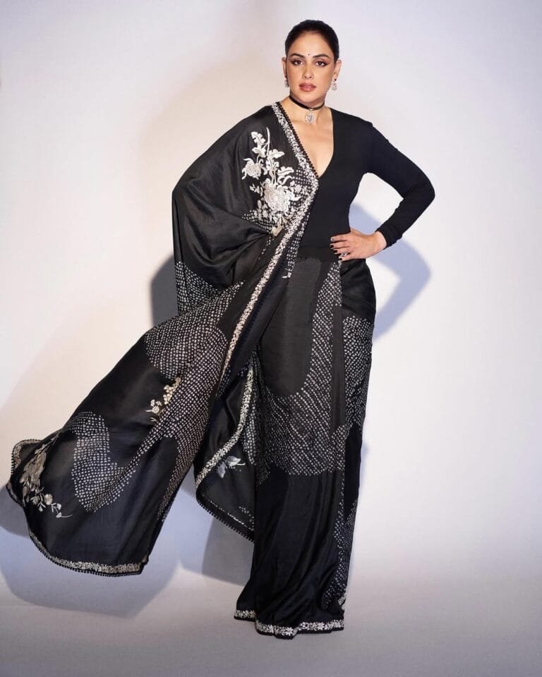 Genelia Deshmukh saree:stunning in black