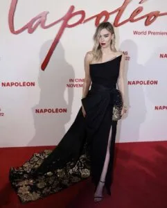 Actress Vanessa Kirby : 7 Most Stylish Fashion Moments 5 Actress Vanessa Kirby : 7 Most Stylish Fashion Moments Vanessa Kirby:looking good