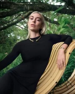 Actress Vanessa Kirby : 7 Most Stylish Fashion Moments 6 Actress Vanessa Kirby : 7 Most Stylish Fashion Moments Vanessa Kirby:looking good