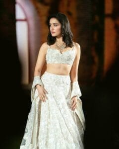 Shraddha Kapoor dress:looking good in white