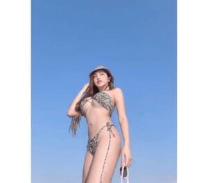 Angela Baby Bikini:looking good