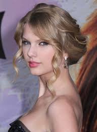 Taylor Swift’s most elegant hairstyles:
