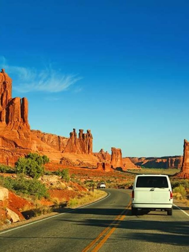 Most-beautiful-scenic-roads-from-all-over-the-world