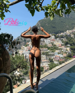 Hottest Bikini Looks by Emily Ratajkowsi hot