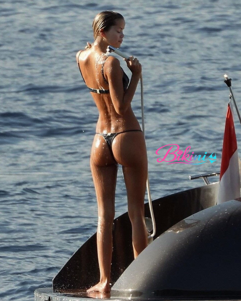 Stunning Bikini Snaps by Frida Aasen