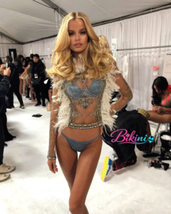 Stunning Bikini Snaps by Frida Aasen