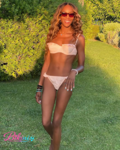 iconic bikini looks by Naomi Campbell